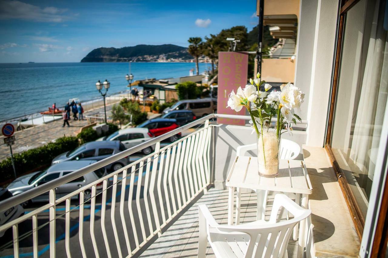 Hotel West End Alassio Eksteriør billede