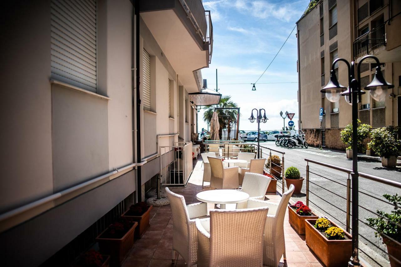 Hotel West End Alassio Eksteriør billede